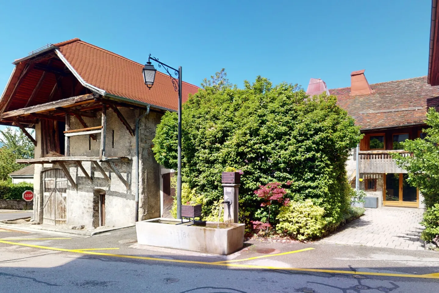 Superba proprietà con carattere e grande potenziale nel cuore di St-Légier - Foto 1 di 13