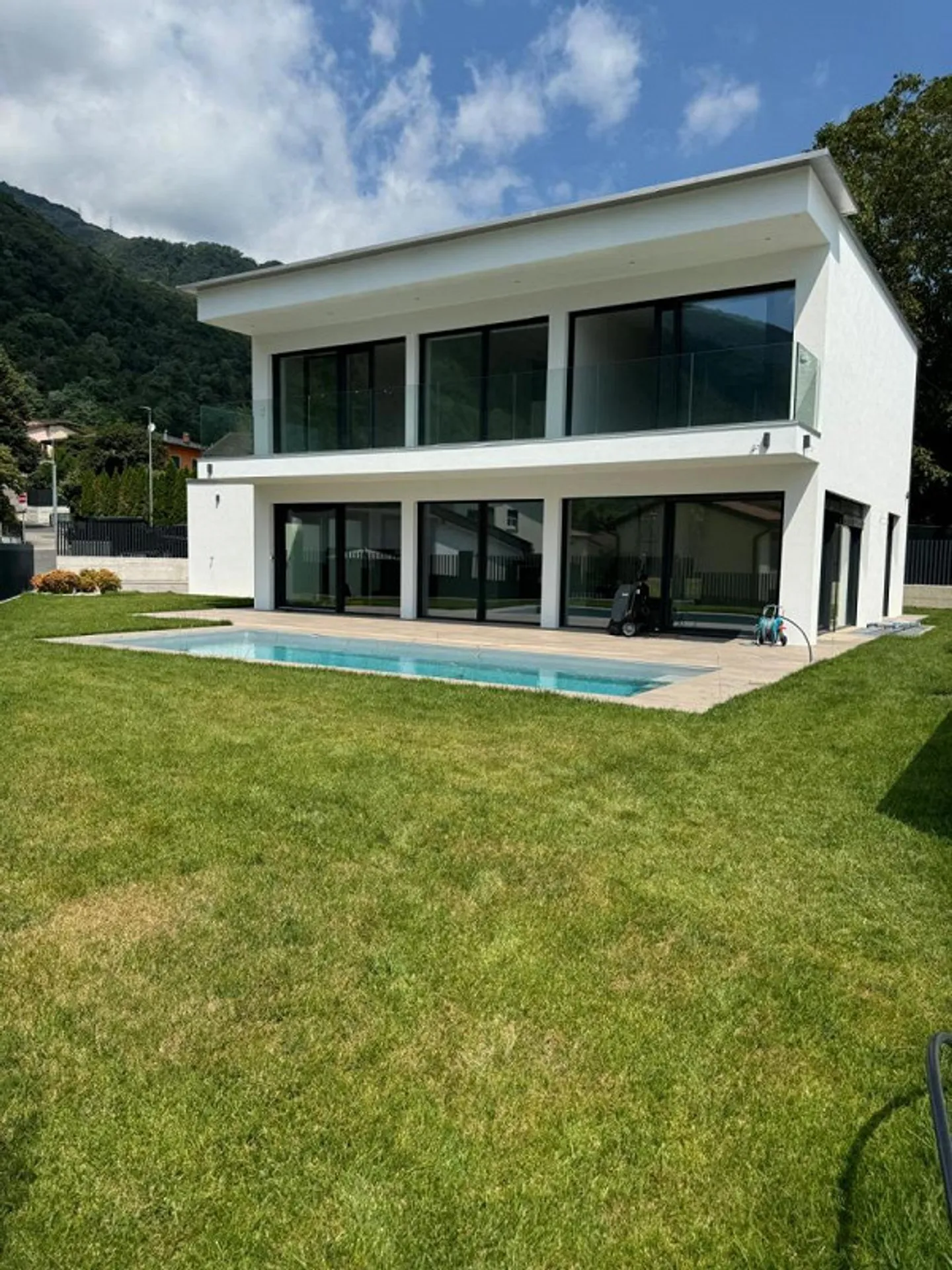 Casa singola in affitto - Foto 1 di 29