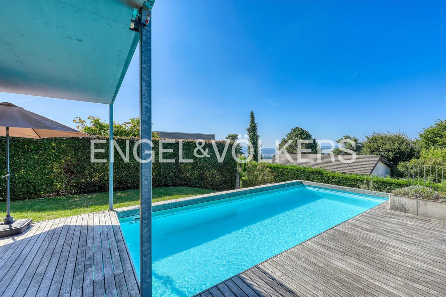 Spacious. Bright. Stylish. - Photo 9 of 10