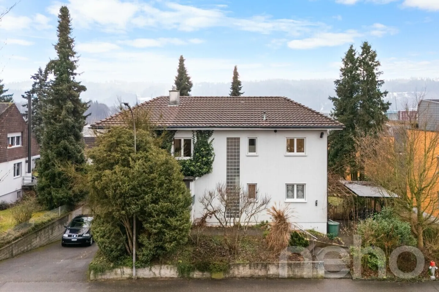 Geräumiges Einfamilienhaus mit Garten - Foto 3 von 12