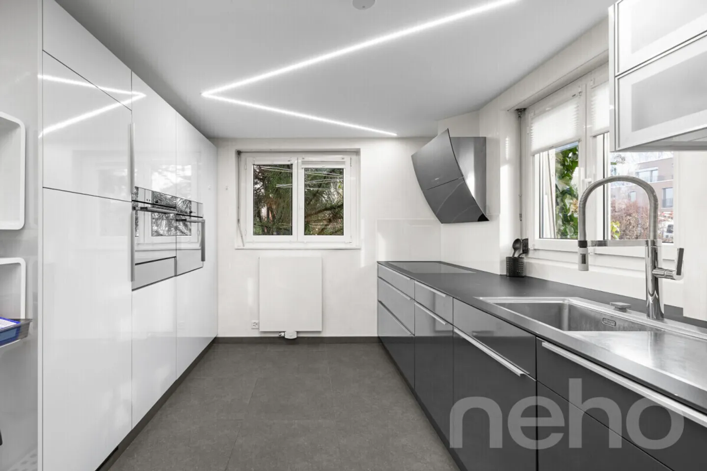 Geräumiges Einfamilienhaus mit Garten - Foto 1 von 12