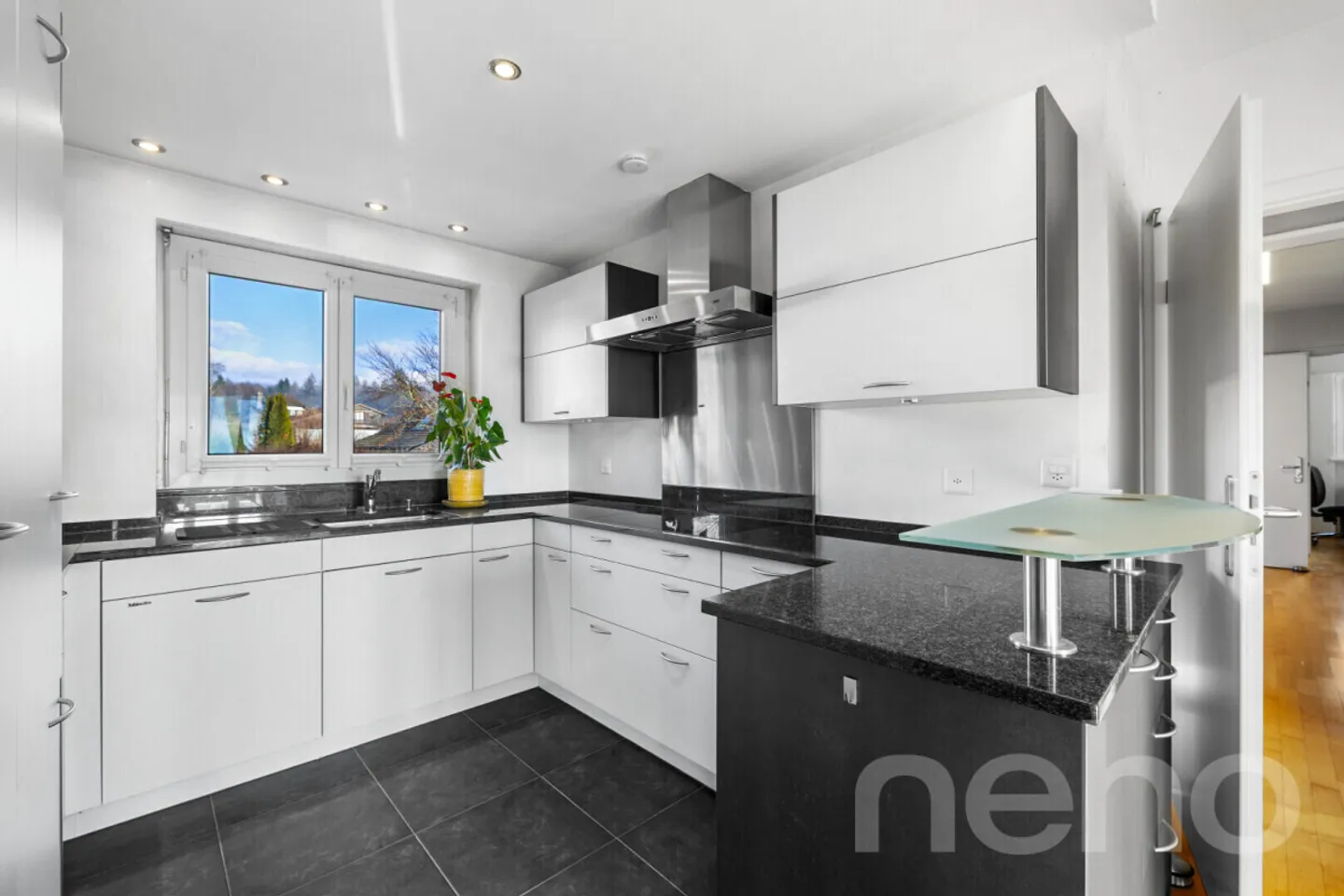 Geräumiges Einfamilienhaus mit Garten - Foto 8 von 12