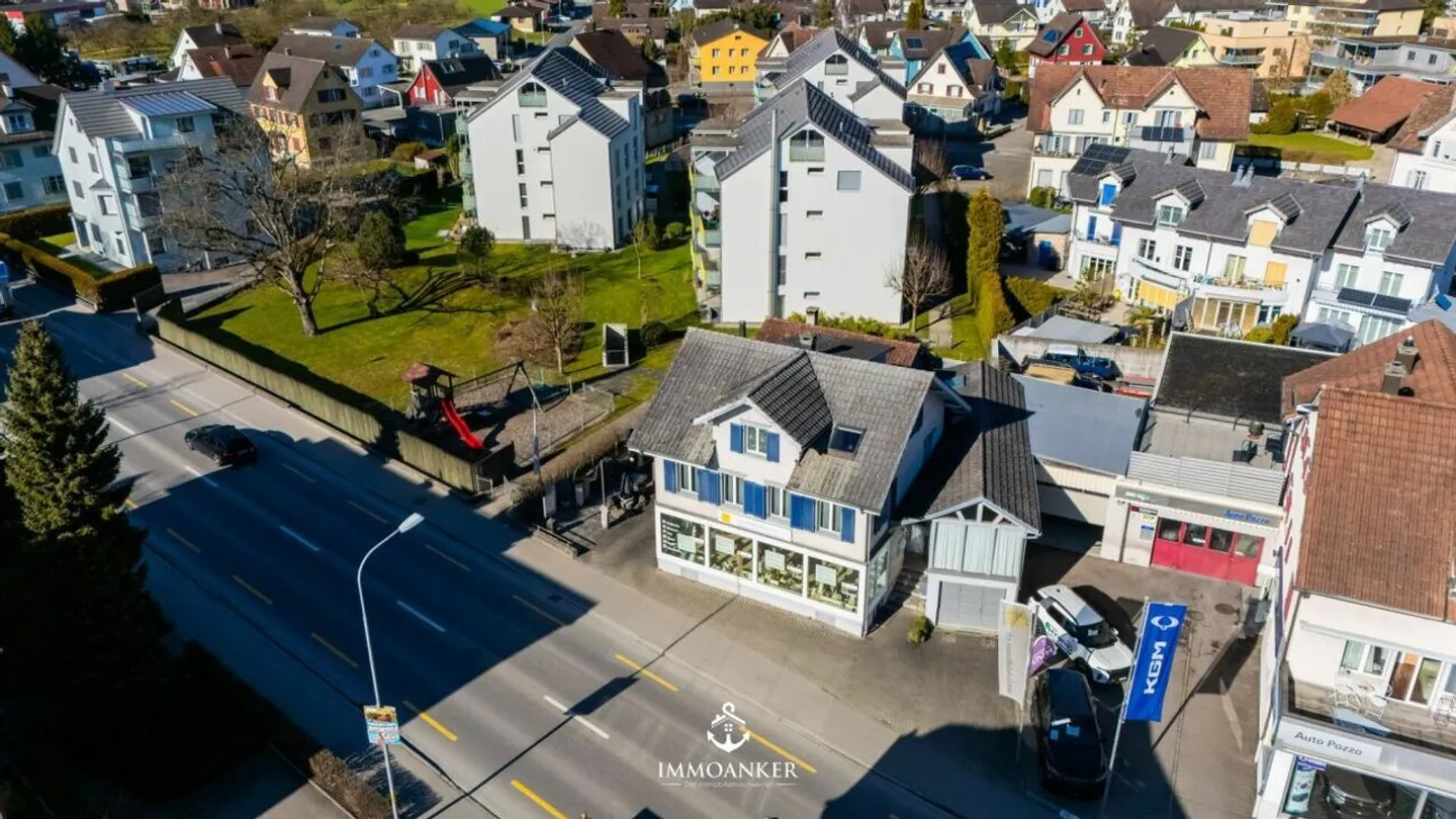 Affascinante casa unifamiliare di 7,5 stanze con ampio spazio e giardino - Foto 2 di 13