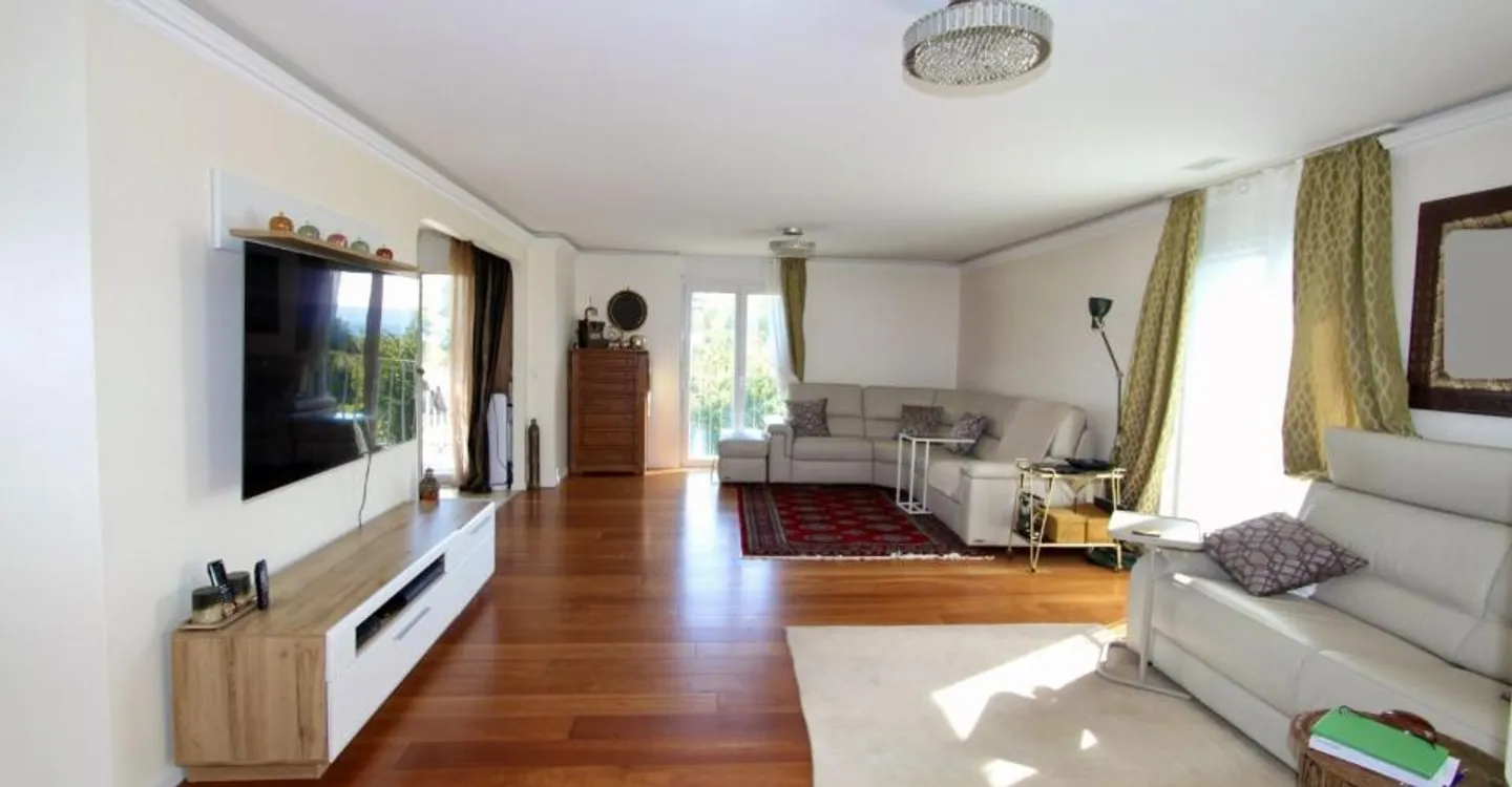 Space and light just steps from the lake and all amenities - Photo 5 of 9