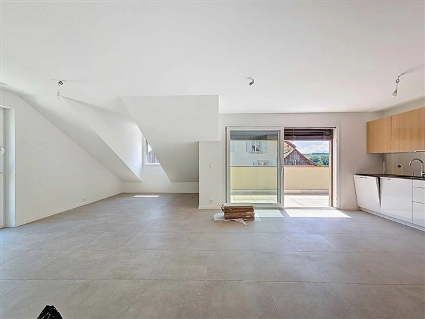 «4.5-Zimmer-Wohnung im Dachgeschoss mit freiem Blick» - Foto 1 von 12