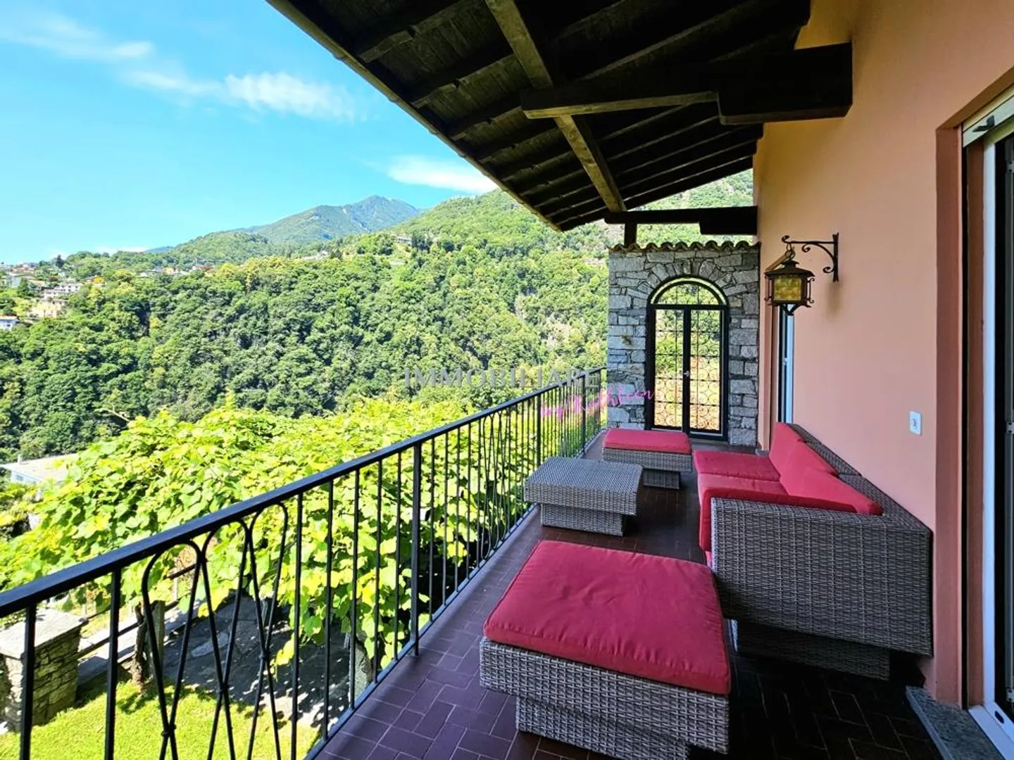 Holiday home with panoramic view in sunny, quiet location and building reserve - Photo 4 of 21