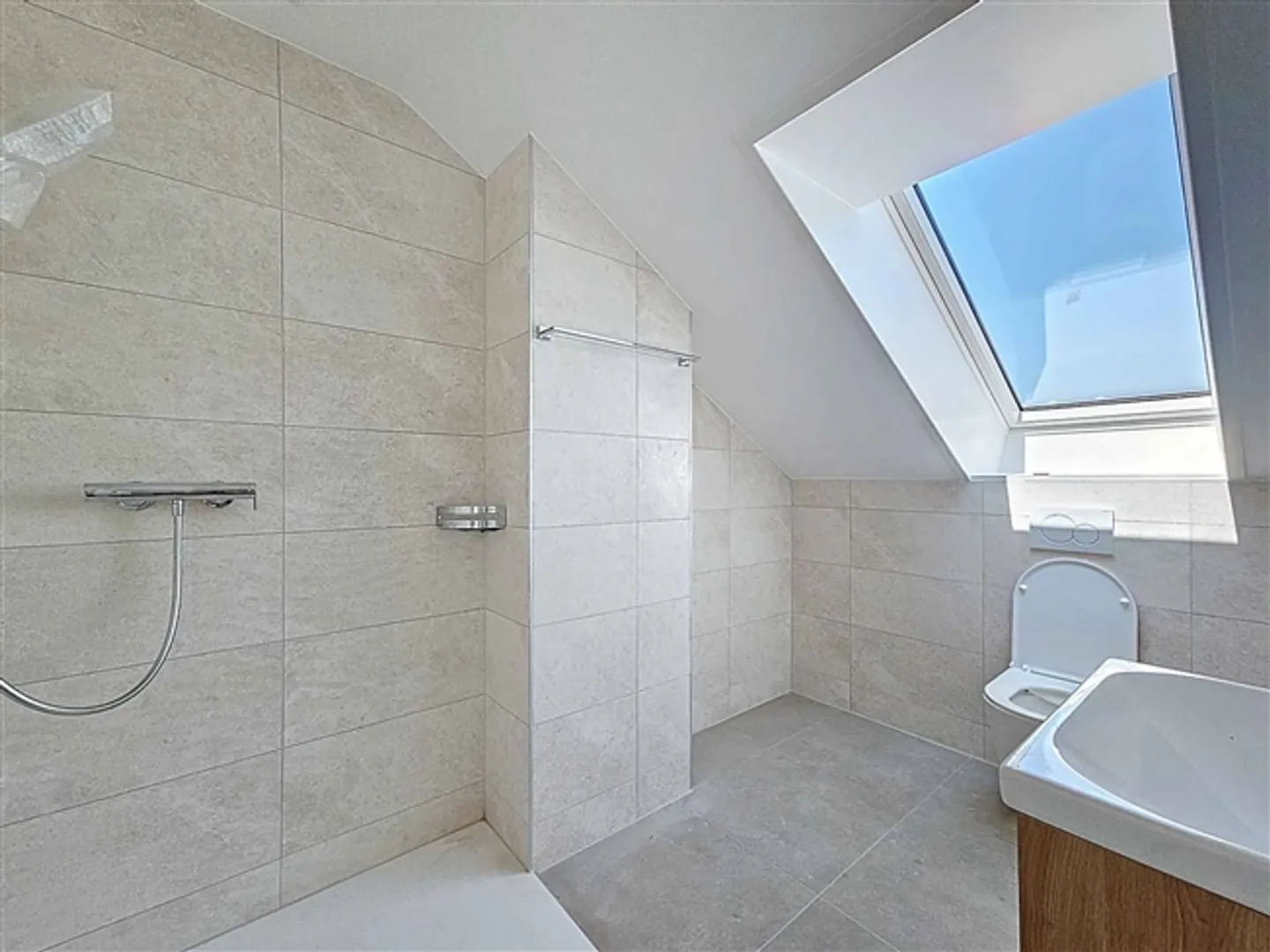 «4.5-Zimmer-Wohnung im Dachgeschoss mit freiem Blick» - Foto 8 von 12