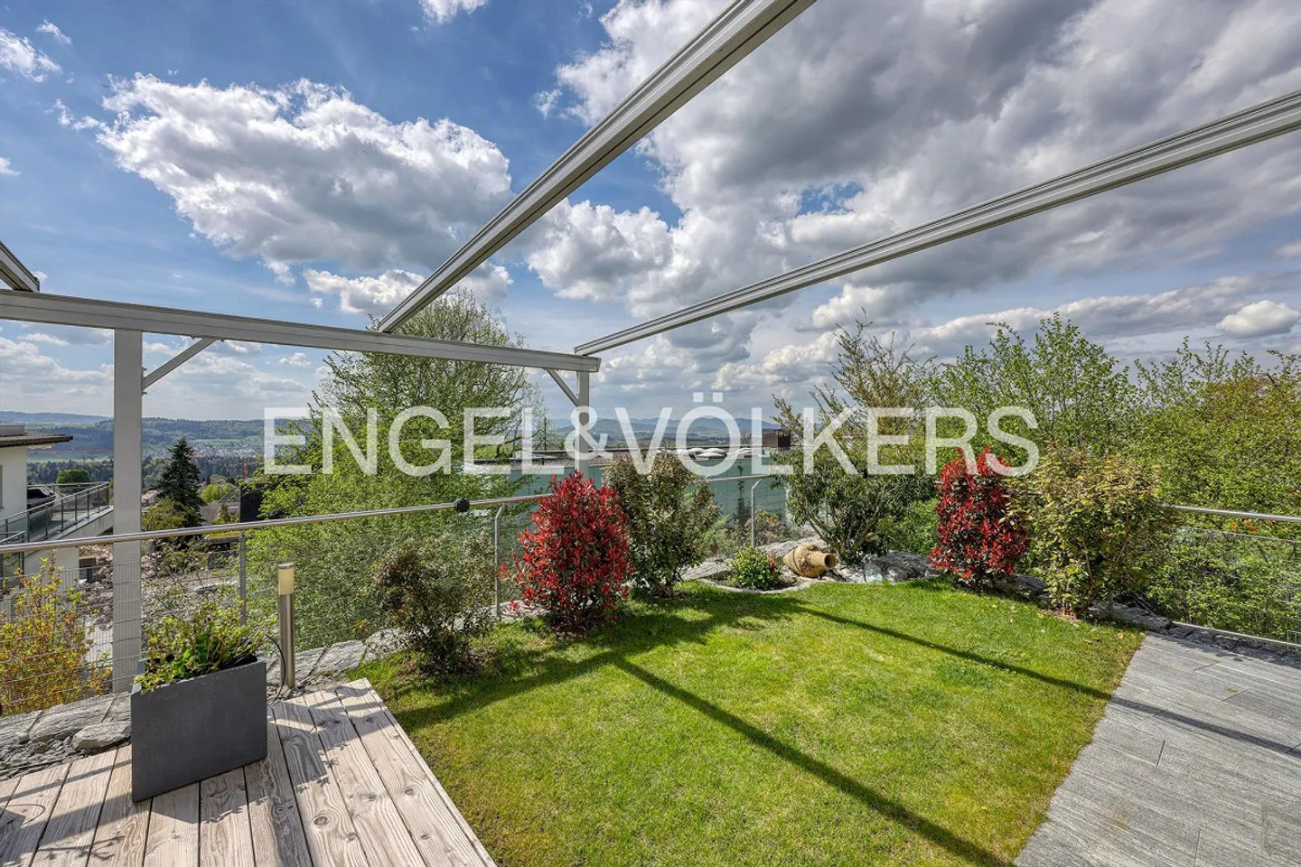 Vivere in una posizione elevata: Appartamento con terrazza e vista panoramica - Foto 2 di 8