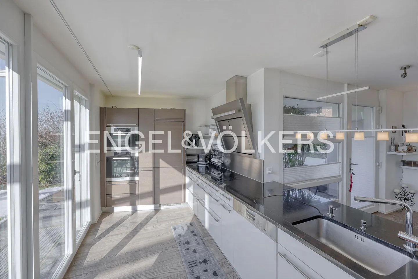 Vivere in una posizione elevata: Appartamento con terrazza e vista panoramica - Foto 3 di 8