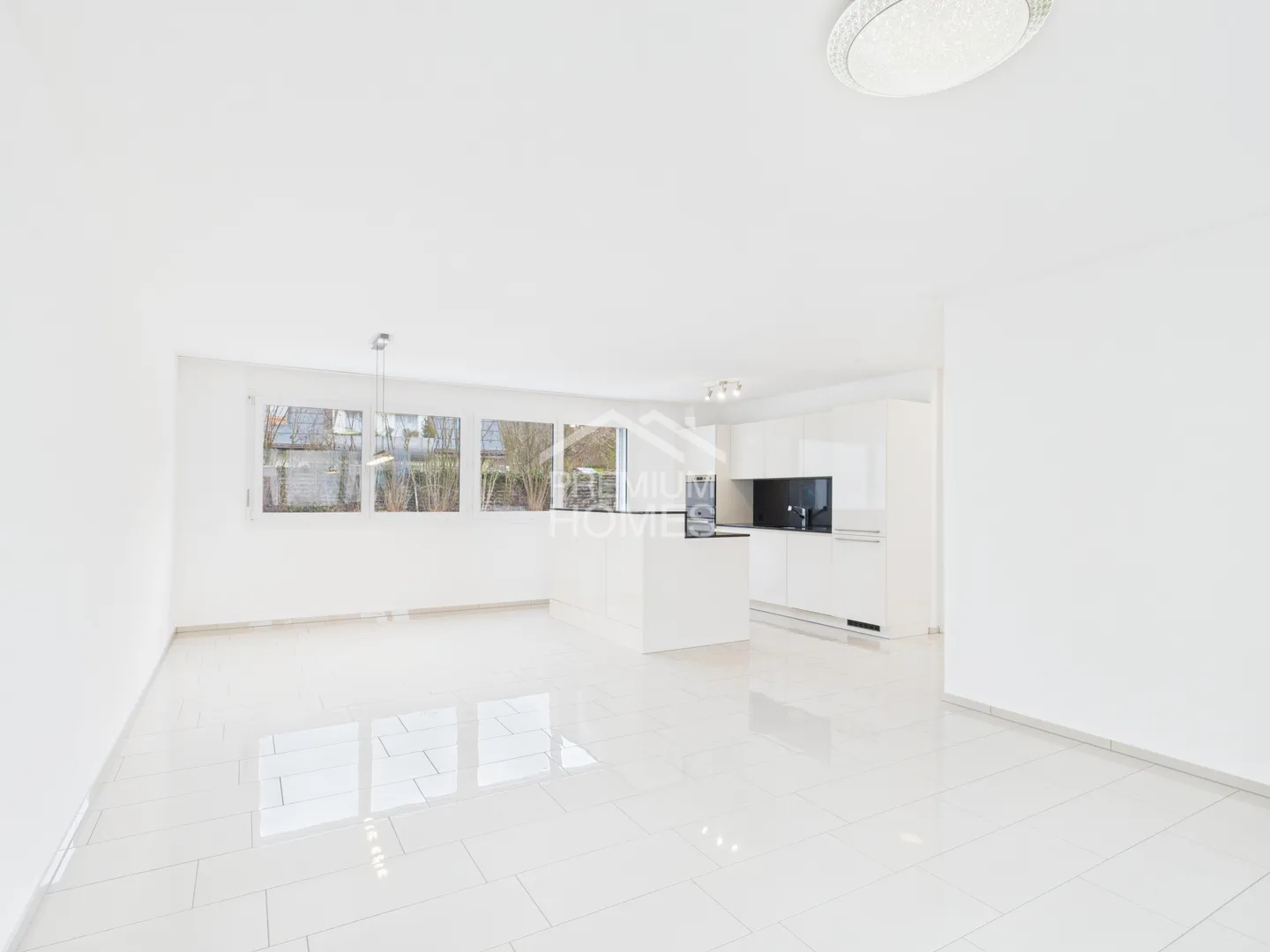 Modern Apartment with Balcony - Photo 2 of 10