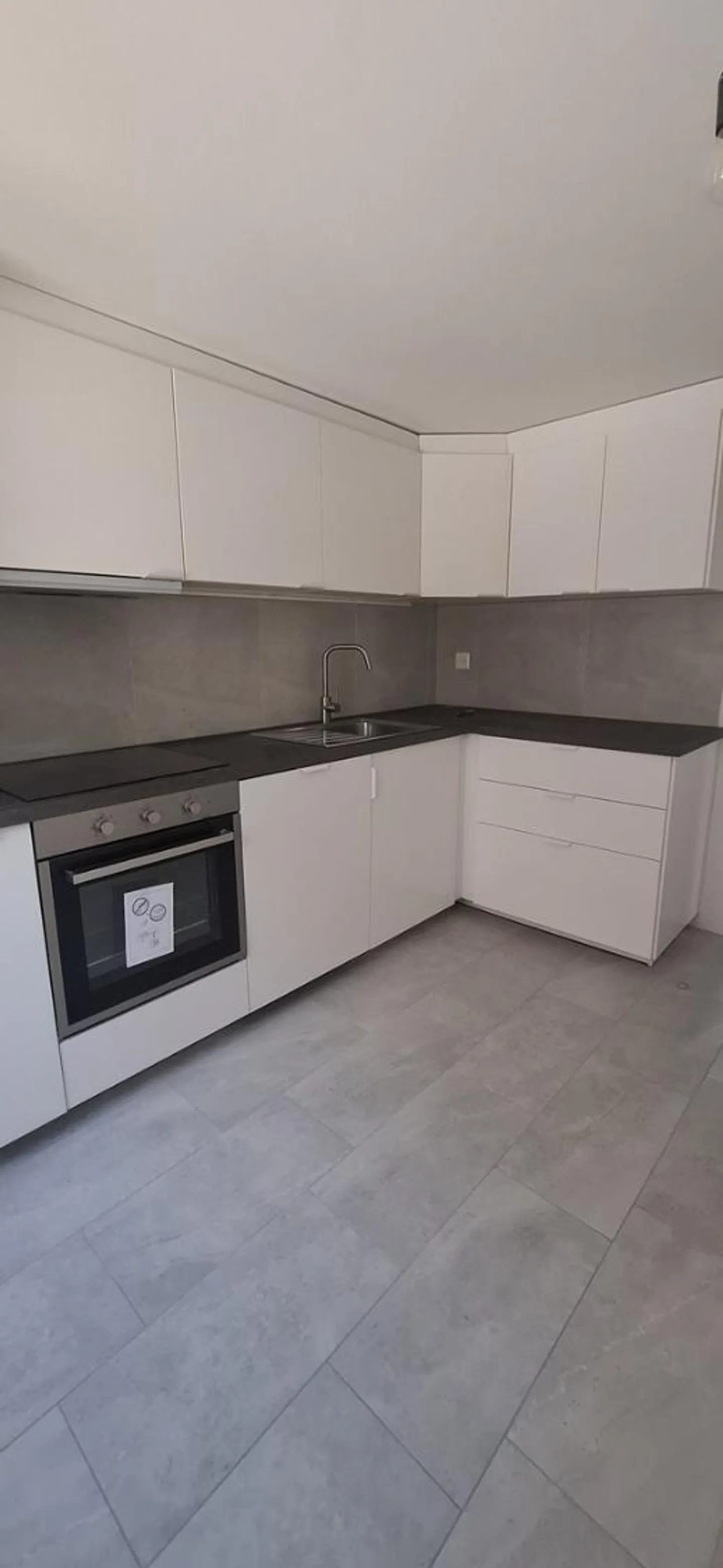 Modern Apartment with Garden - Photo 6 of 9