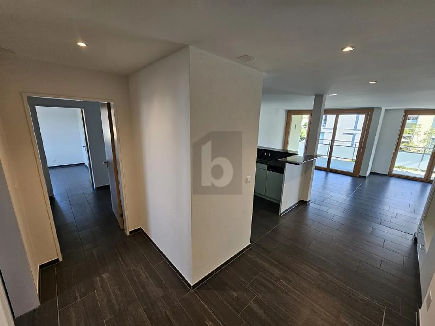Modernes Apartment mit sonnigem Balkon - Foto 2 von 6