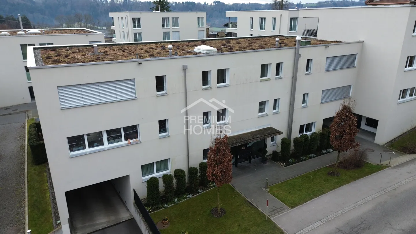 Modern Apartment with Balcony - Photo 9 of 10