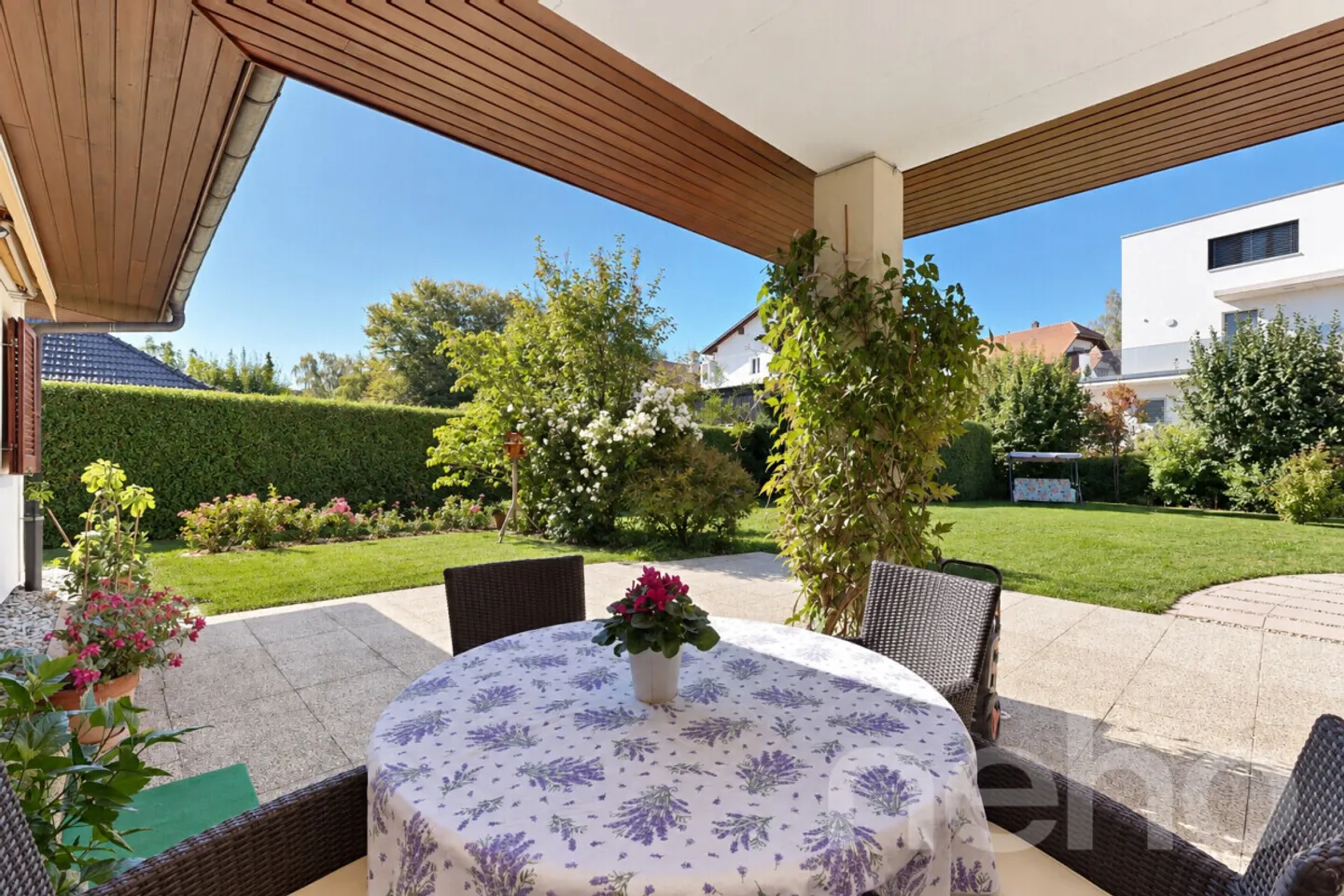 Space, greenery and potential in the heart of Corminboeuf - Photo 8 of 12