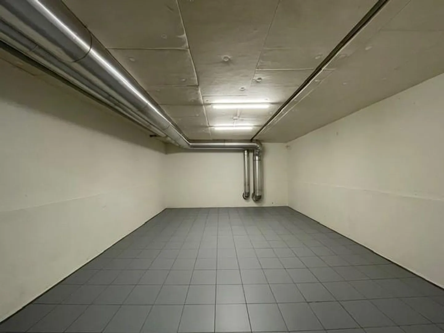 Ampio magazzino vicino alla stazione FFS di Basilea - Foto 3 di 4