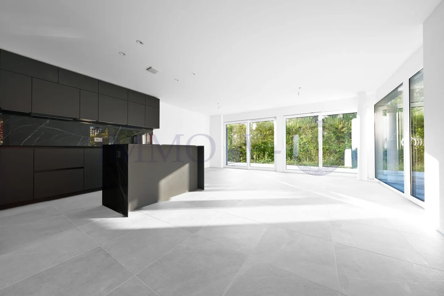 NEUE HOCHWERTIGE WOHNUNG MIT TERRASSEN IDEAL GELEGEN - Foto 2 von 12