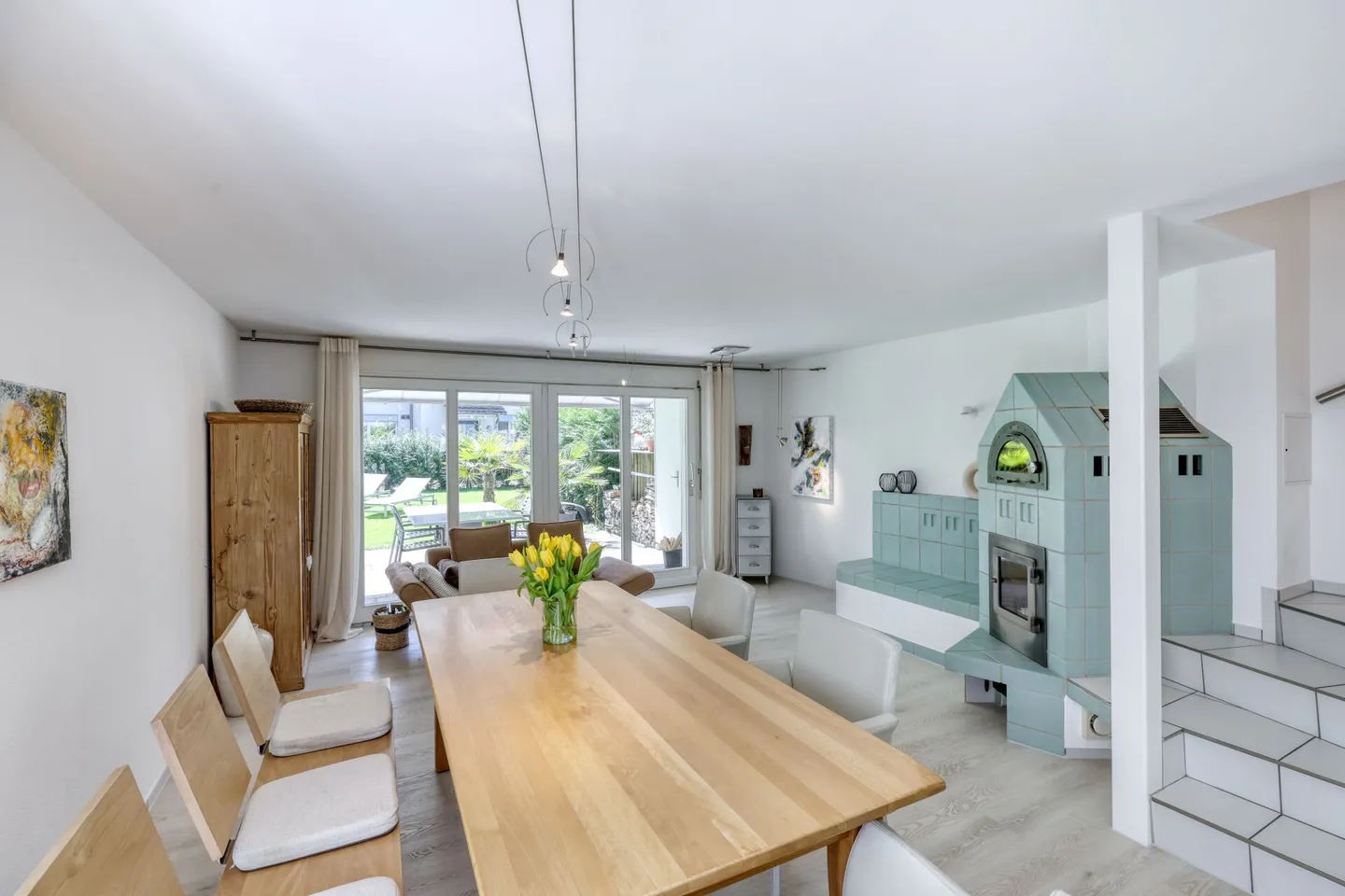 Maison jumelée de 5,5 pièces adaptée aux familles avec un environnement idyllique - Photo 5 sur 8