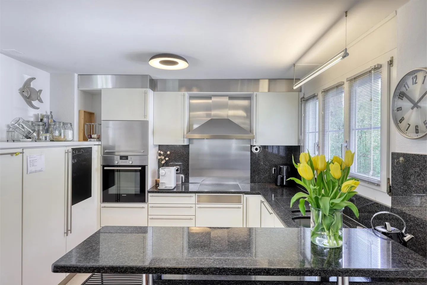Maison jumelée de 5,5 pièces adaptée aux familles avec un environnement idyllique - Photo 6 sur 8