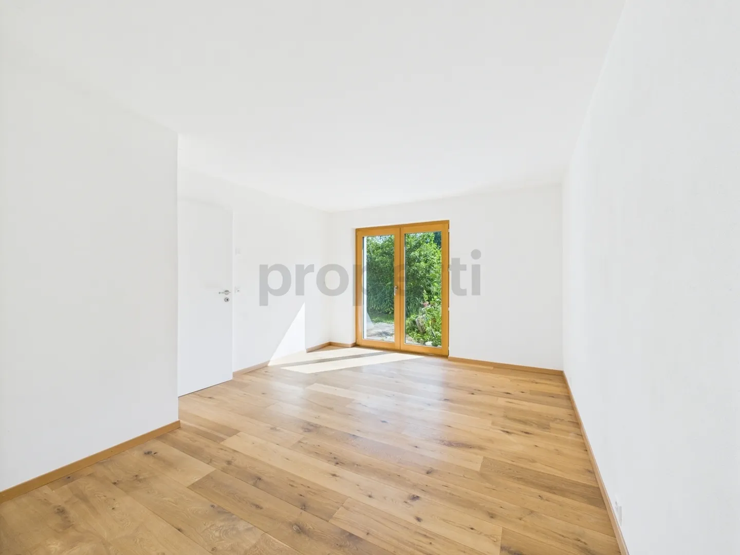 Modern 2.5-room apartment in a quiet location with a variety of leisure activities - Photo 5 of 10