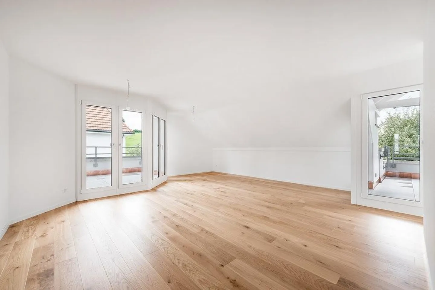 Completely renovated 3.5 room penthouse apartments for rent in Mörschwil - Photo 1 of 11