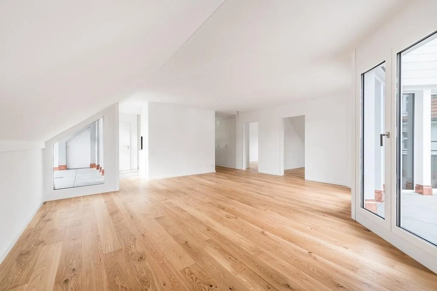 Completely renovated 3.5 room penthouse apartments for rent in Mörschwil - Photo 2 of 11