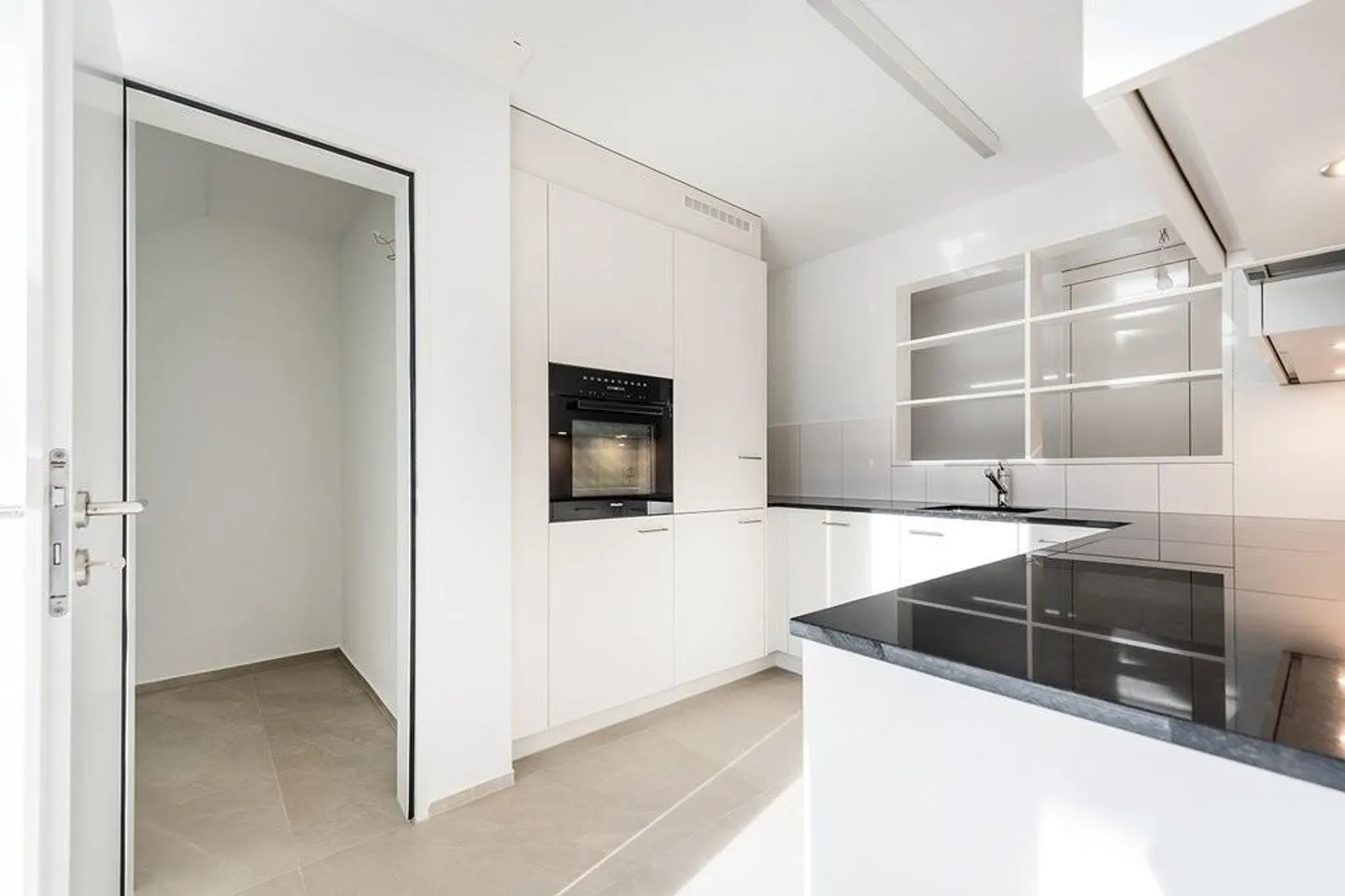 Completely renovated 3.5 room penthouse apartments for rent in Mörschwil - Photo 4 of 11