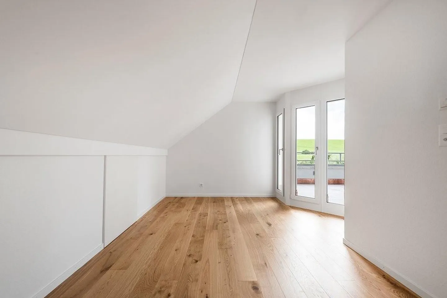 Completely renovated 3.5 room penthouse apartments for rent in Mörschwil - Photo 5 of 11