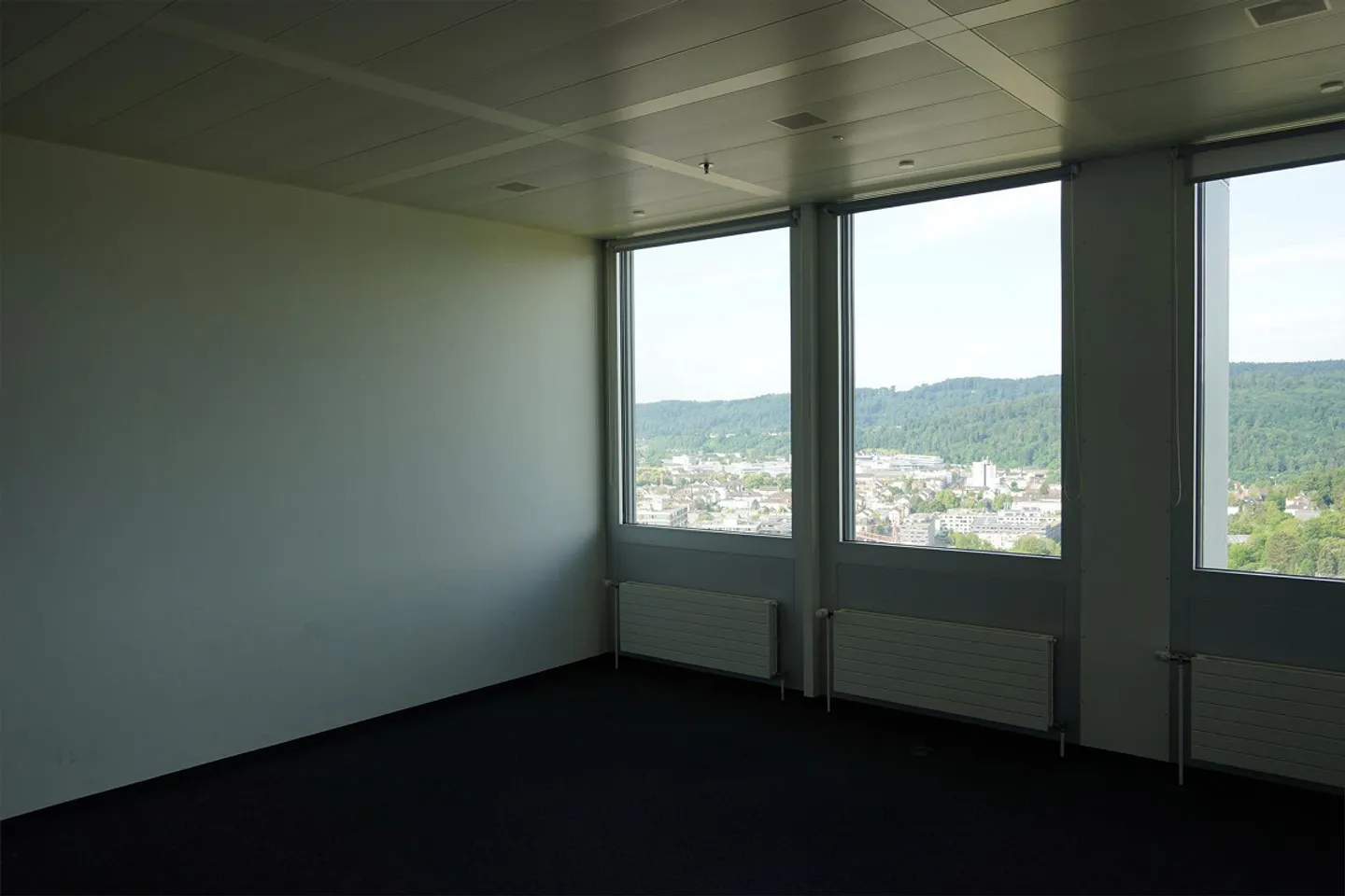 Ufficio tutto incluso al 25° piano per 2-8 postazioni di lavoro - Foto 1 di 4