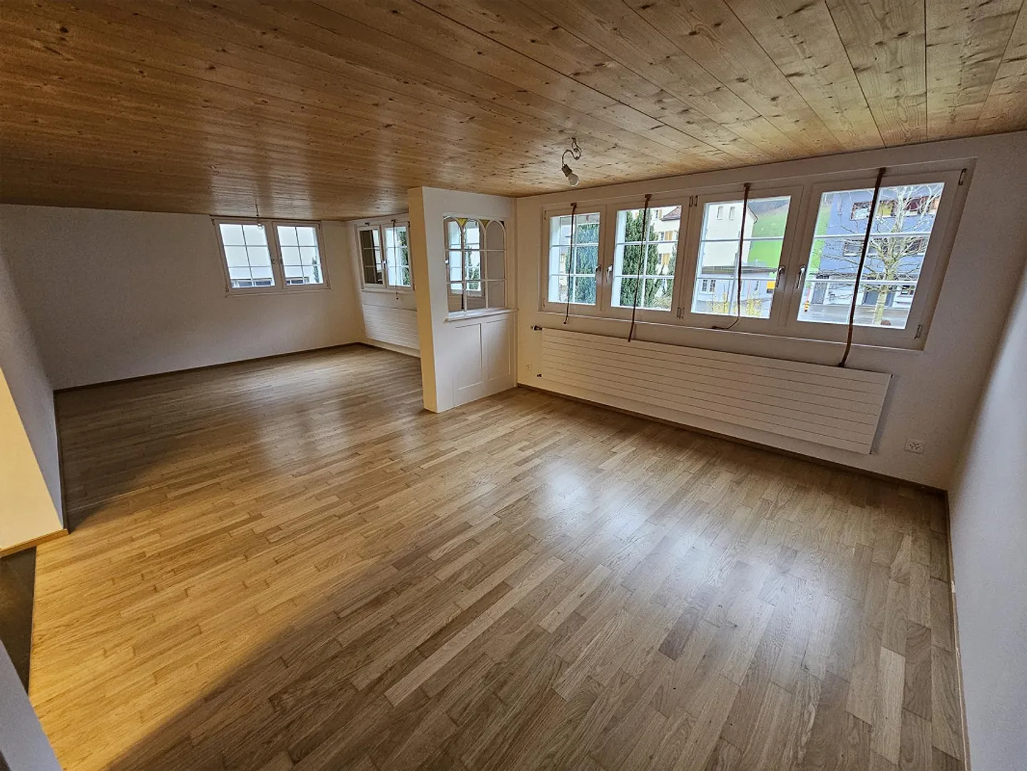 Sezione di casa di 6,5 stanze in una casa di fabbricante ristrutturata - Foto 1 di 12