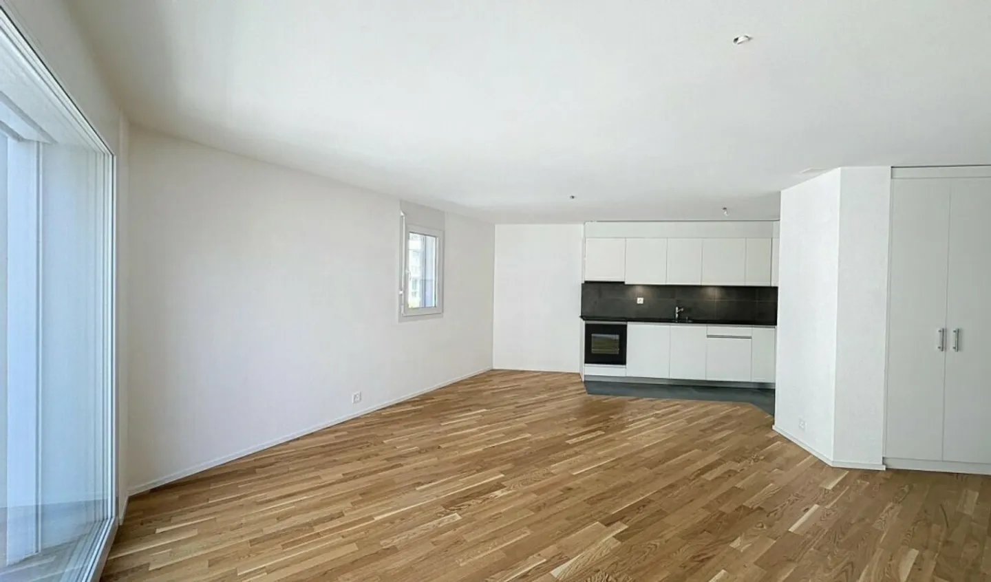 DA AFFITTARE
APPARTAMENTO COME NUOVO
1815 CLARENS/MONTREUX - Foto 2 di 6