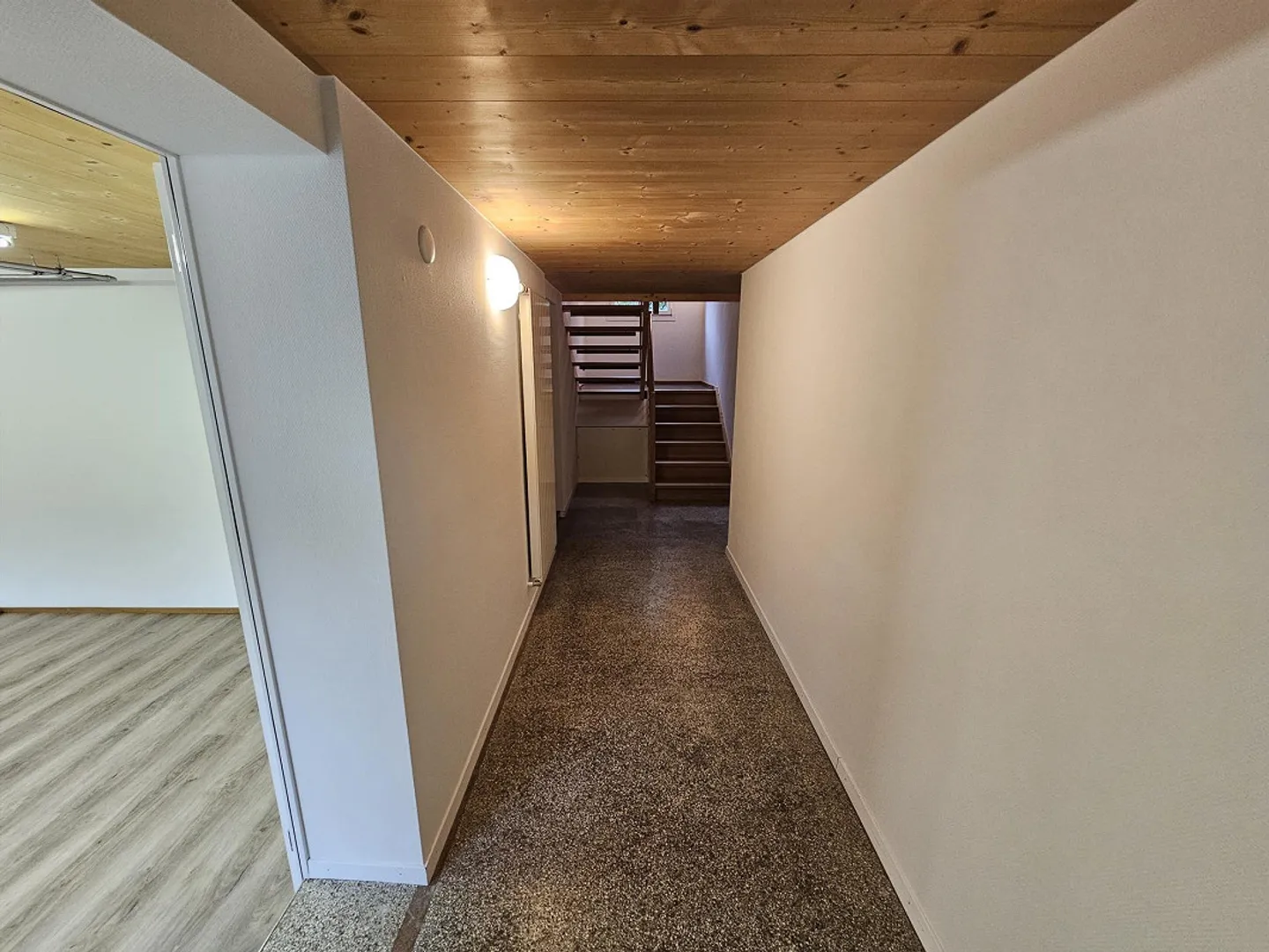 Sezione di casa di 6,5 stanze in una casa di fabbricante ristrutturata - Foto 4 di 12