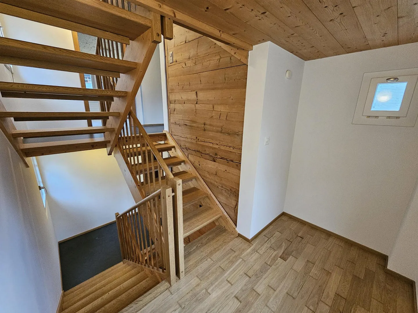 Sezione di casa di 6,5 stanze in una casa di fabbricante ristrutturata - Foto 9 di 12