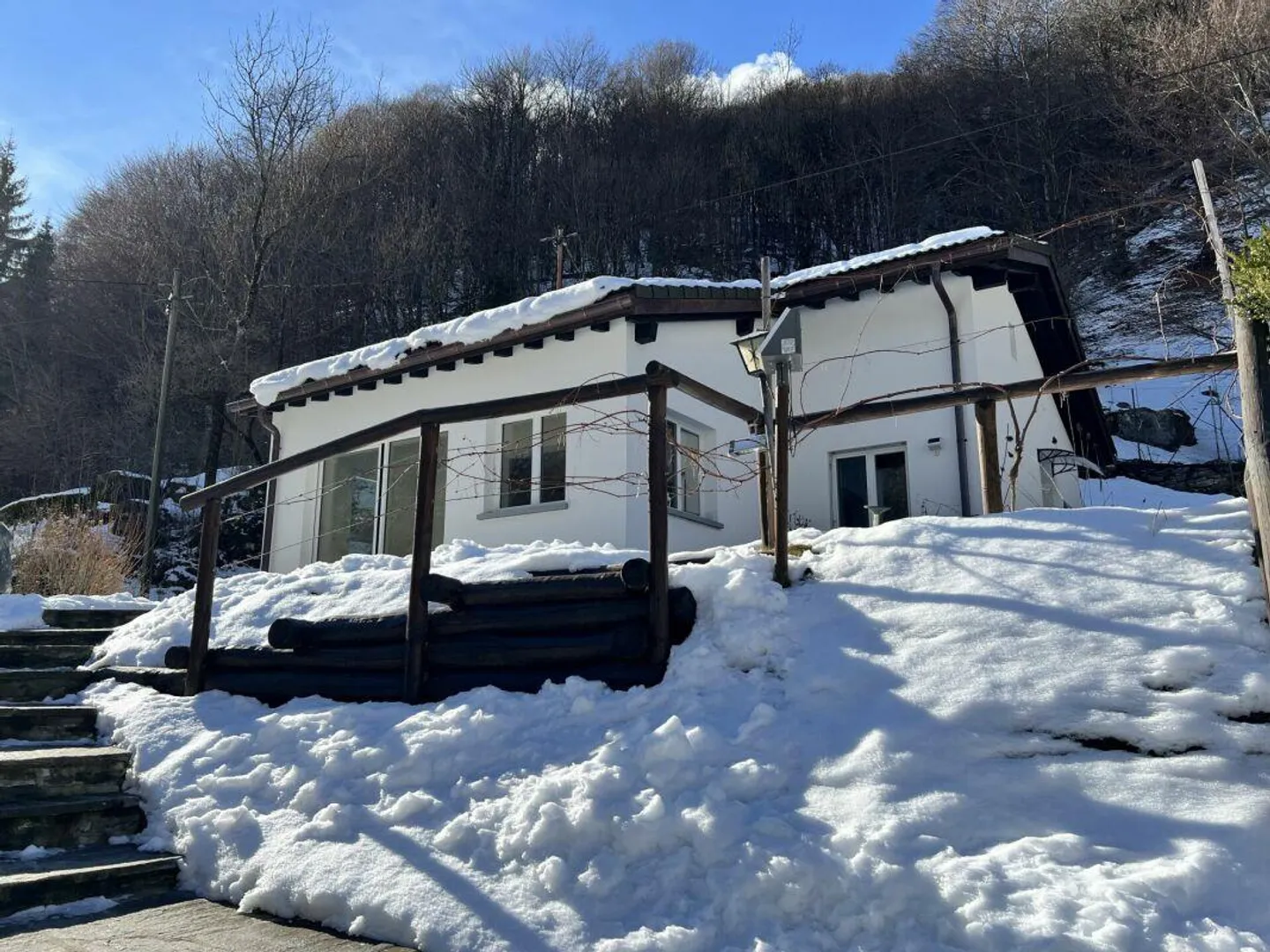 Casa unifamiliare con 4,5 stanze, giardino e terreno - Foto 2 di 19