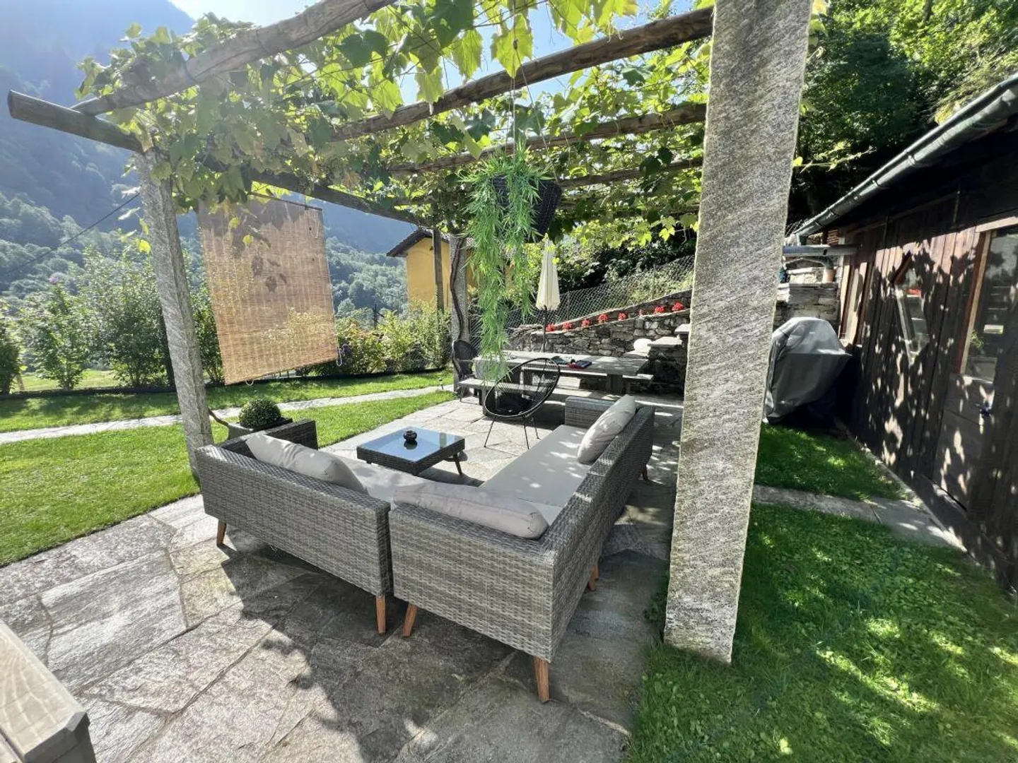 Casa unifamiliare con 4,5 stanze, giardino e terreno - Foto 4 di 19