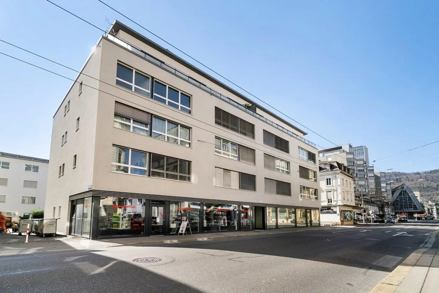 Appartement en attique de 4,5 pièces avec belle vue sur Biel - Photo 1 sur 11