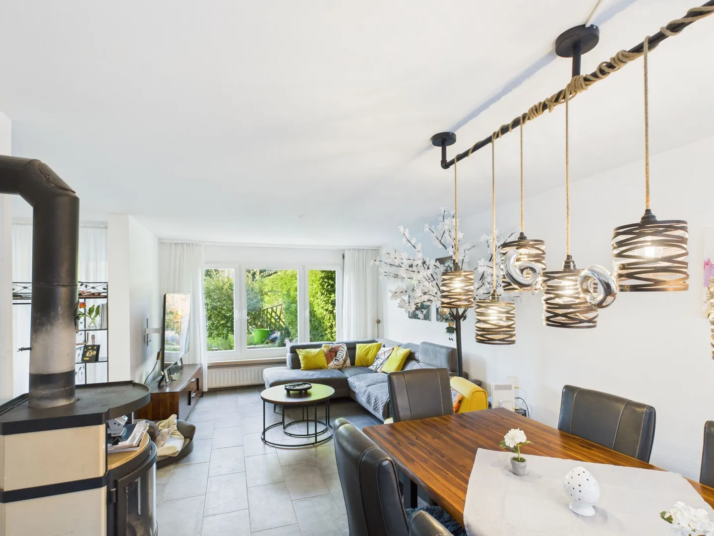 Casa da sogno ad Aesch con comfort moderni e posizione tranquilla - Foto 1 di 9