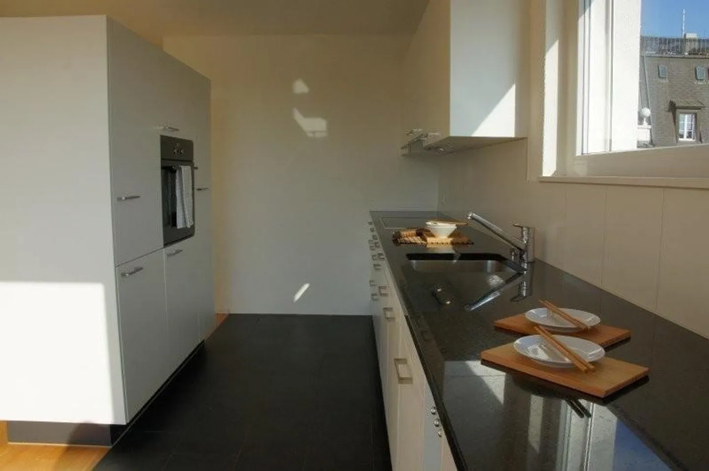 Appartement en attique de 4,5 pièces avec belle vue sur Biel - Photo 4 sur 11