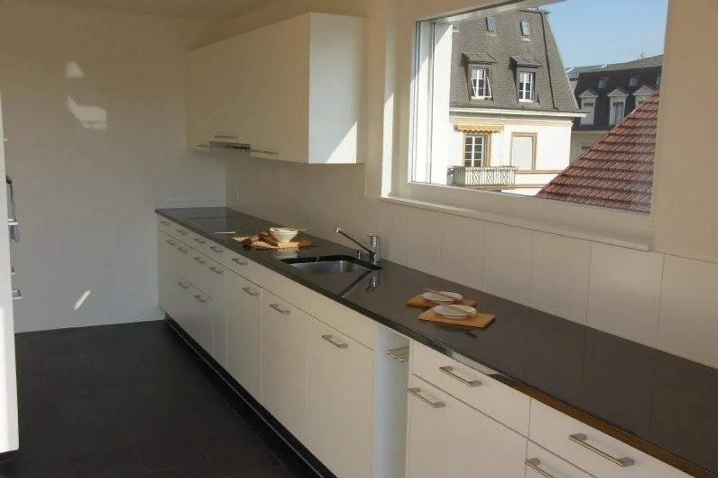 Appartement en attique de 4,5 pièces avec belle vue sur Biel - Photo 5 sur 11