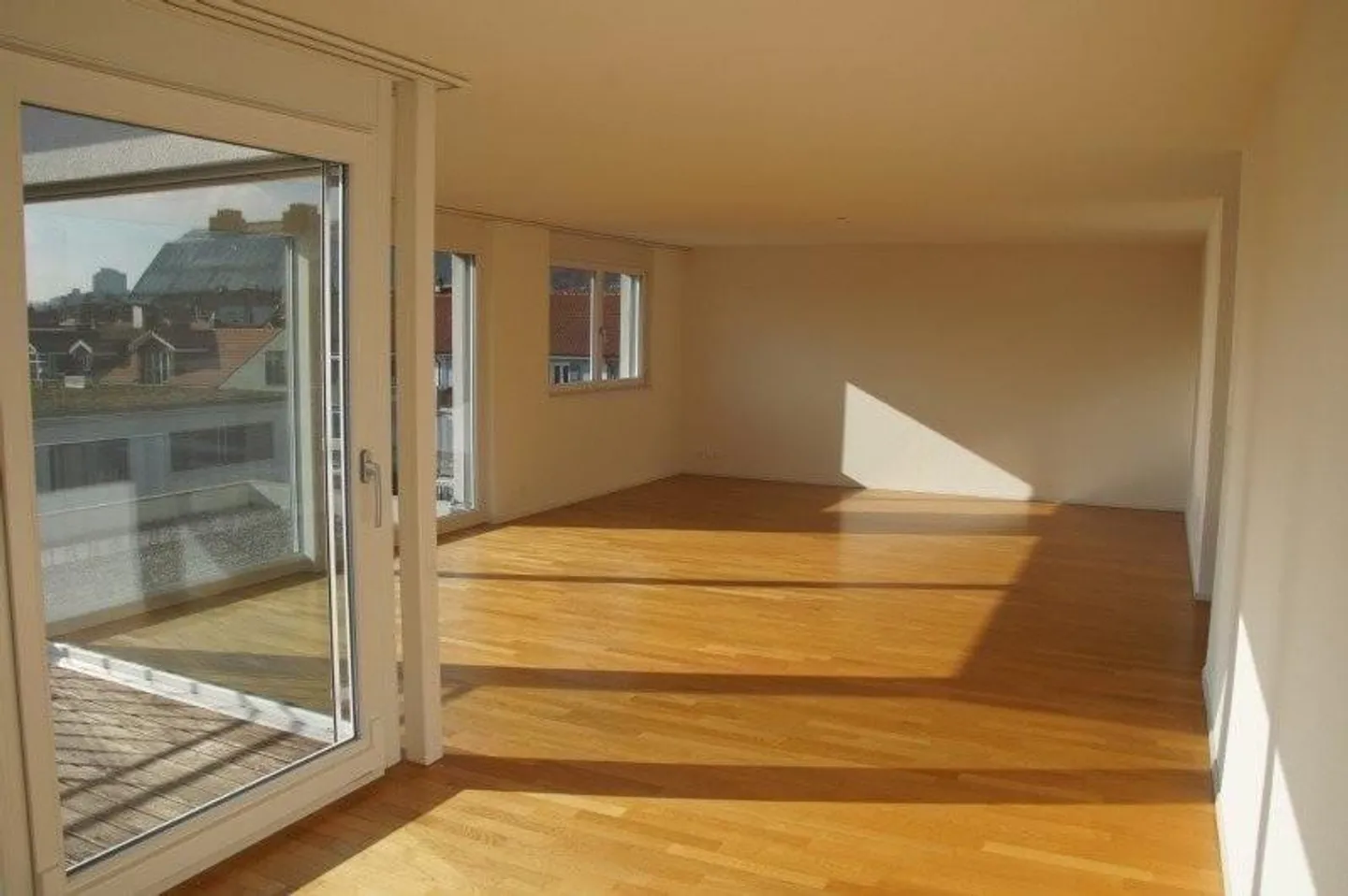 Appartement en attique de 4,5 pièces avec belle vue sur Biel - Photo 9 sur 11