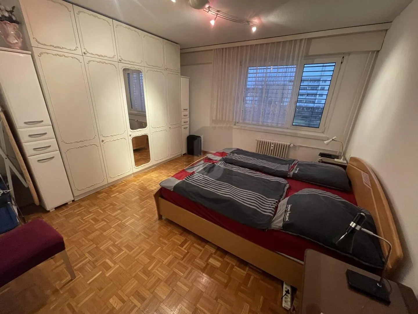 Dans un environnement soigné avec place de parking - Photo 5 sur 6