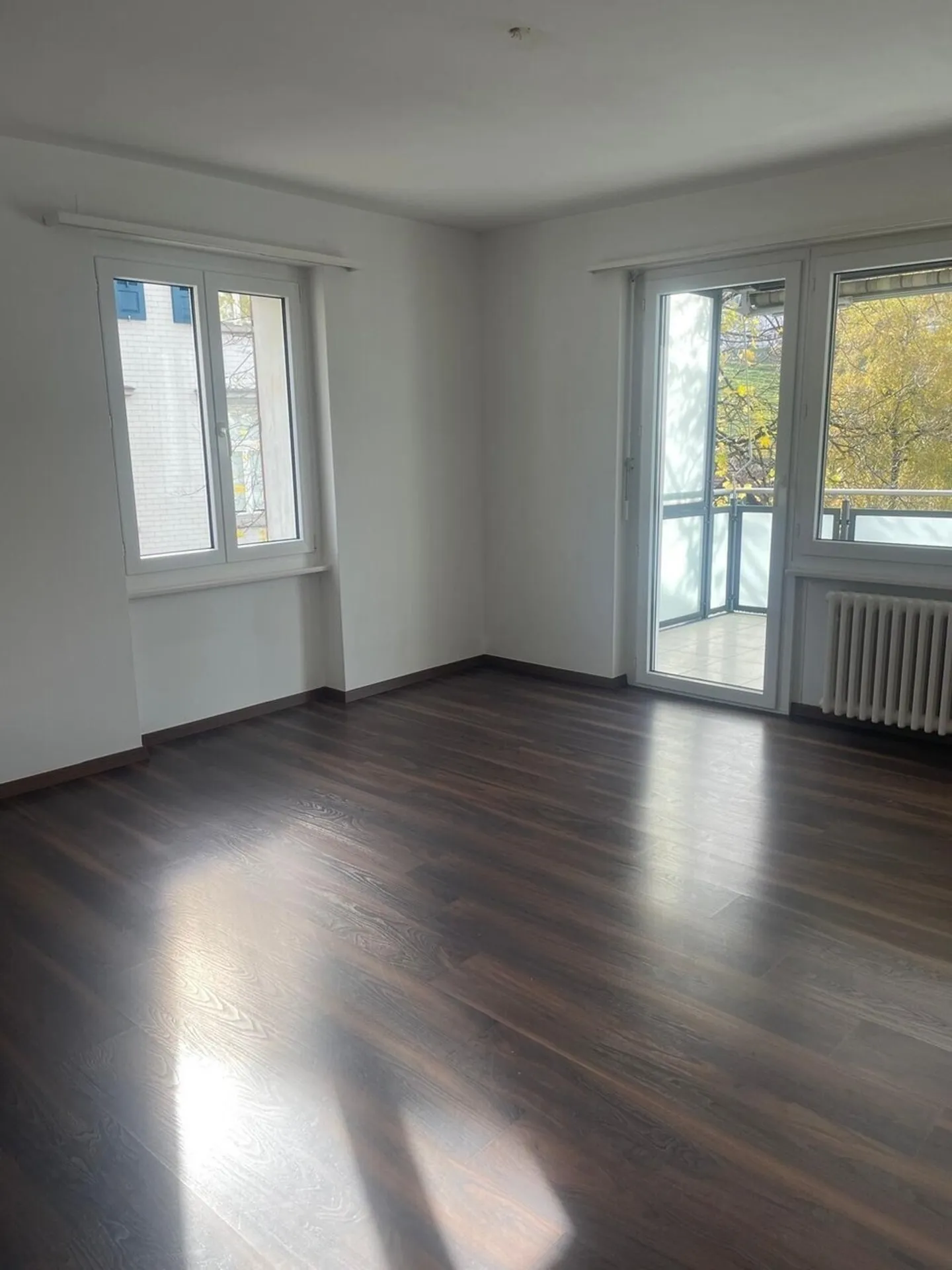 Helle und frisch renovierte 4-Zimmer-Wohnung mit Balkon und viel Platz - Photo 1 of 11