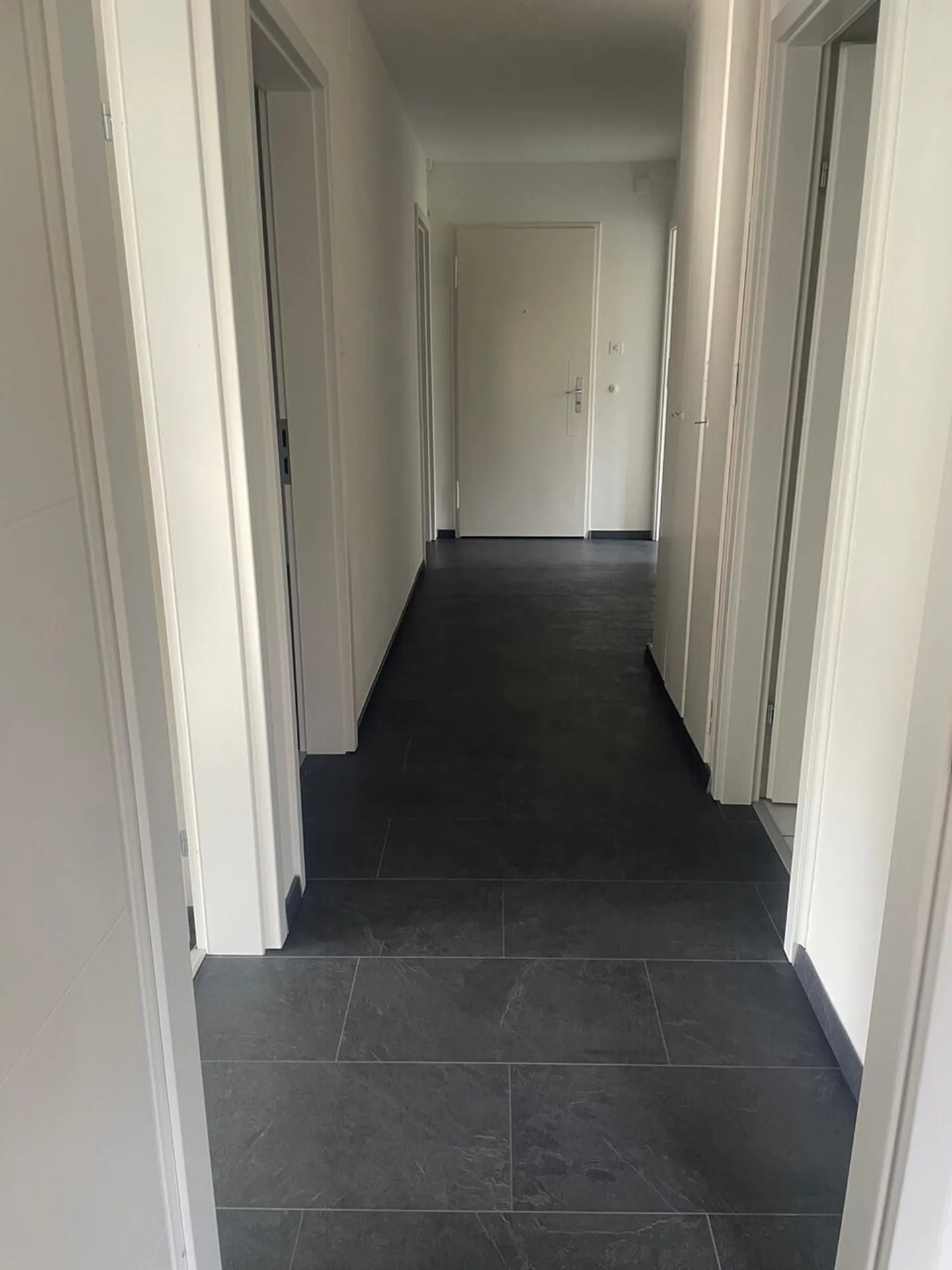 Helle und frisch renovierte 4-Zimmer-Wohnung mit Balkon und viel Platz - Photo 2 of 11