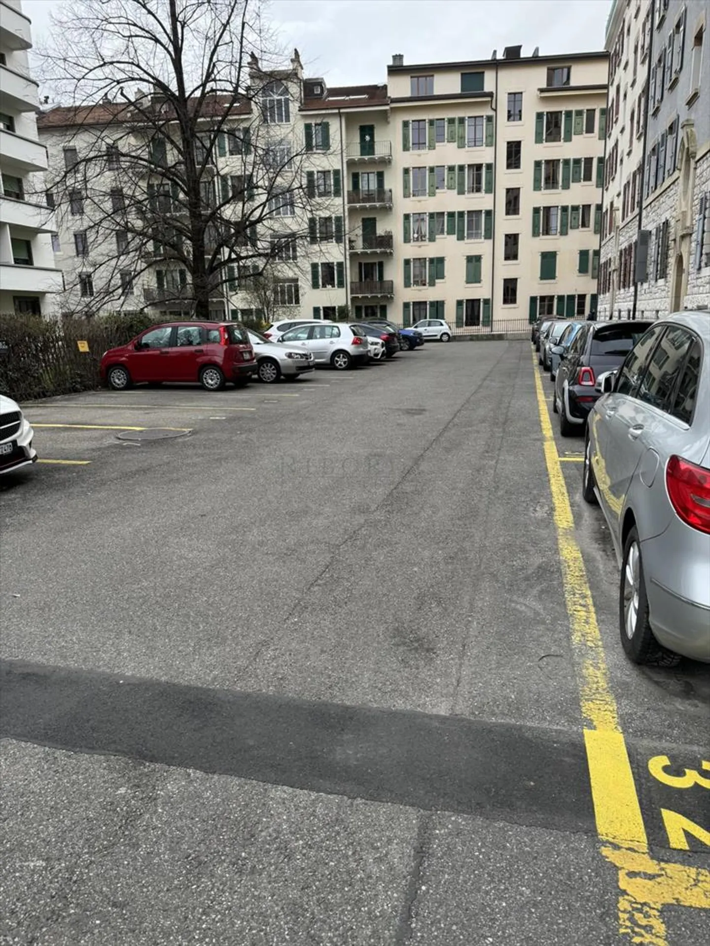 Outdoor parking space for rent - Photo 1 of 3