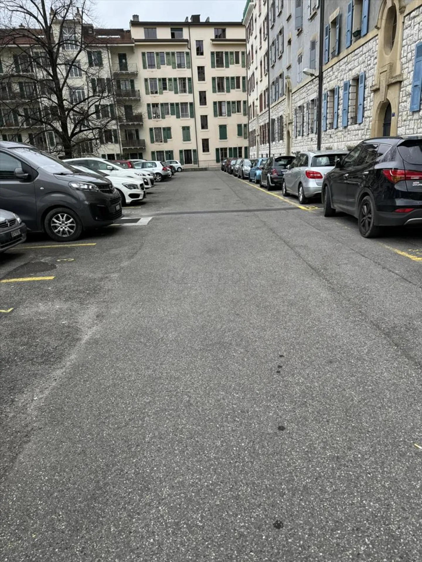 Outdoor parking space for rent - Photo 2 of 3