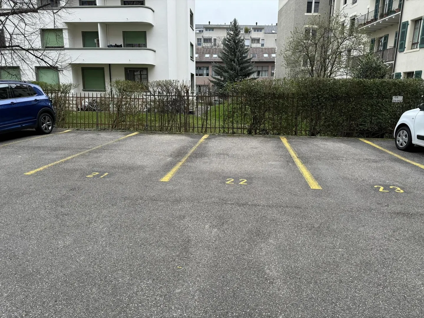 Outdoor parking space for rent - Photo 3 of 3