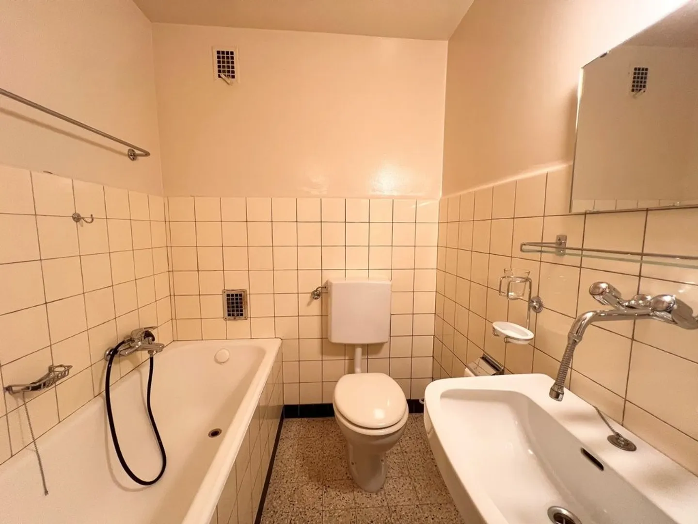 Apartment near shops - Photo 4 of 5