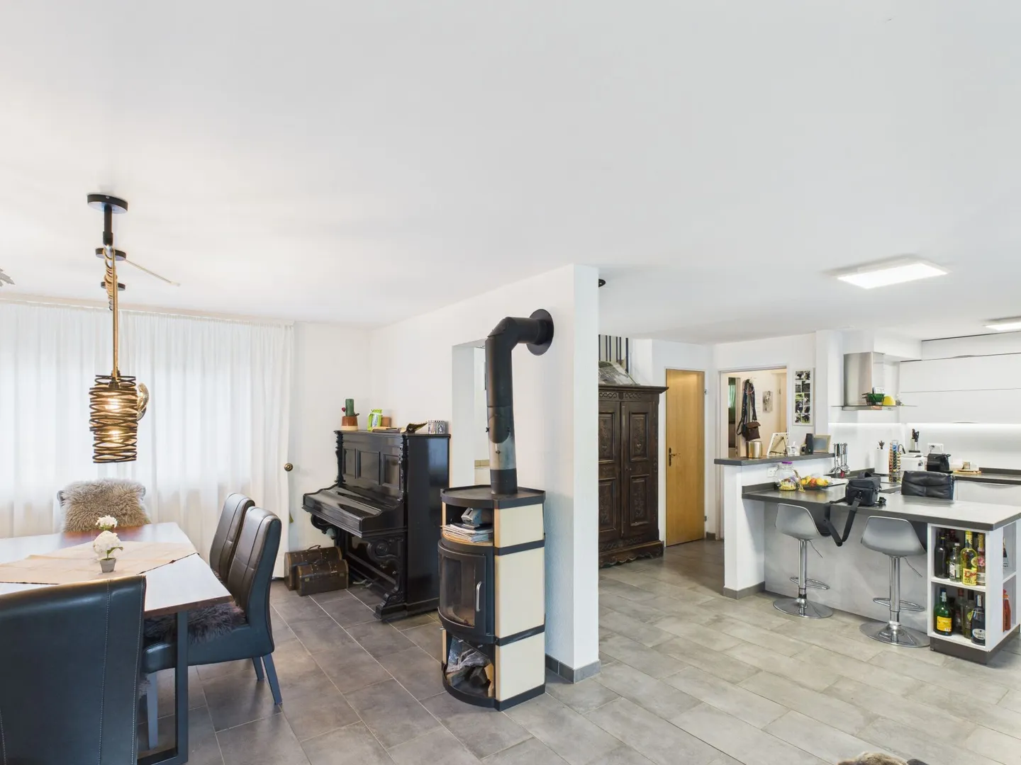 Casa da sogno ad Aesch con comfort moderni e posizione tranquilla - Foto 2 di 9