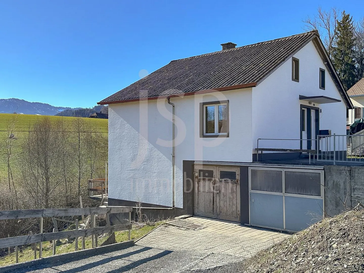 Practical 4 Room House with Large Plot - Photo 3 of 23