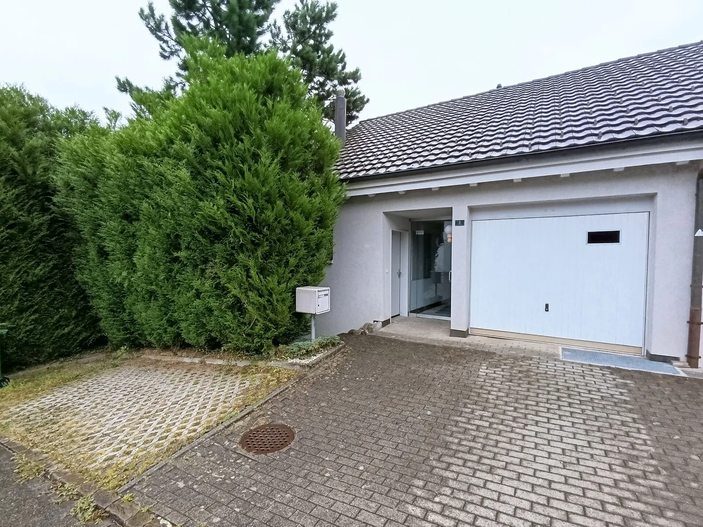 Your new family happiness! Spacious 5.5-room semi-detached house in Rudolfstetten - Photo 5 of 15