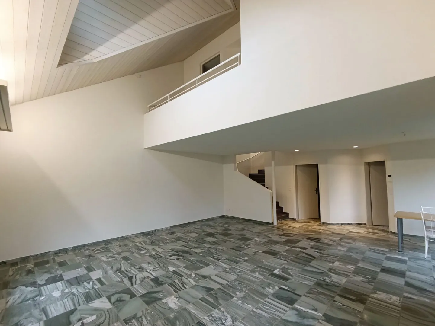 Your new family happiness! Spacious 5.5-room semi-detached house in Rudolfstetten - Photo 7 of 15